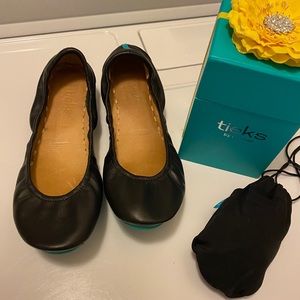 Black tieks